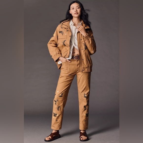 NWT! Anthropologie Pilcro Wanderer Mid-Rise Relaxed-Leg Pants Appliqué Edition 🟡 - Picture 1 of 7